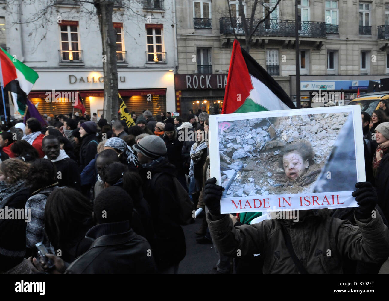 Pro-Palestinian manifestation pour protester contre les crimes israéliens à Gaza. Photo prise à Paris, France Banque D'Images