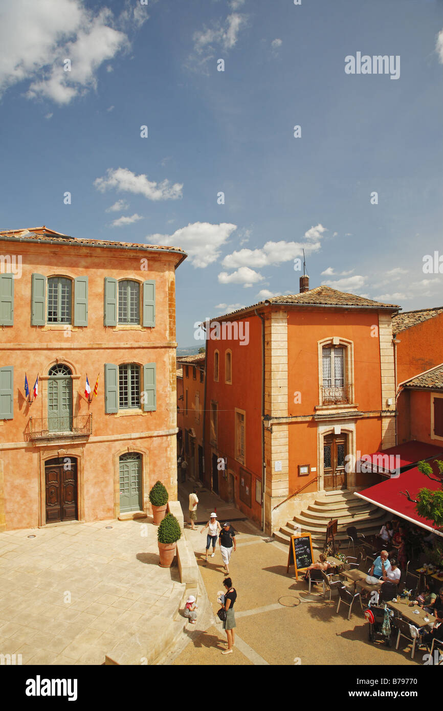 Roussillon place de la ville, dans le sud de la France Banque D'Images