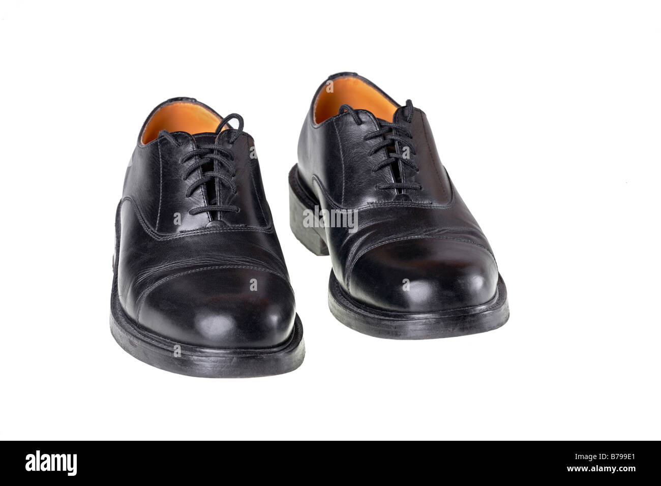 Une paire de chaussures pour hommes en cuir noir Photo Stock - Alamy