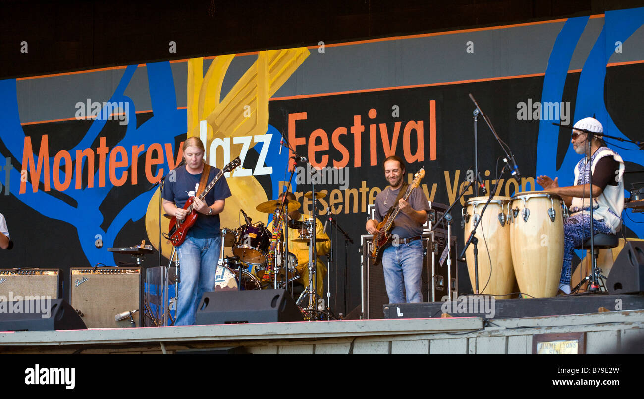 Le Derek Trucks Band préformes lors de la 51e Festival de jazz de Monterey Monterey Californie Banque D'Images