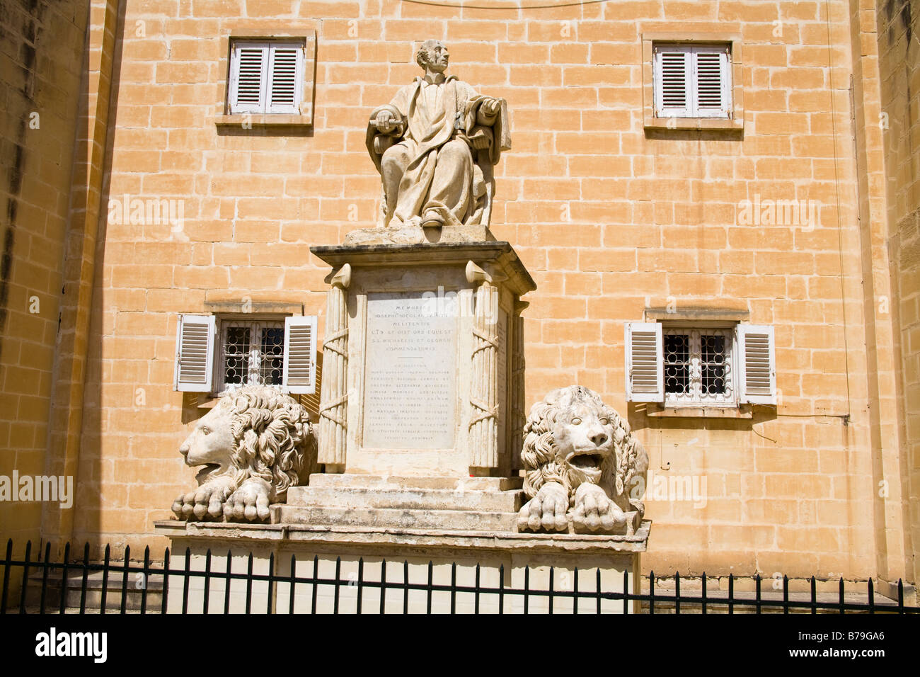 Statue de Sir Giuseppe Niccolo Zammit dans la Barracca Gardens, La Valette, Malte Banque D'Images