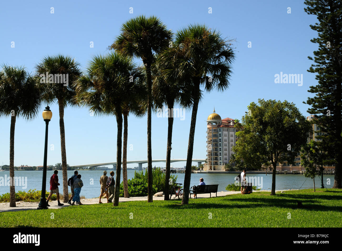 Parc et jardins au bord de l'un de Sarasota zone bayside holiday et vacation resort Gulf Coast Florida USA Banque D'Images