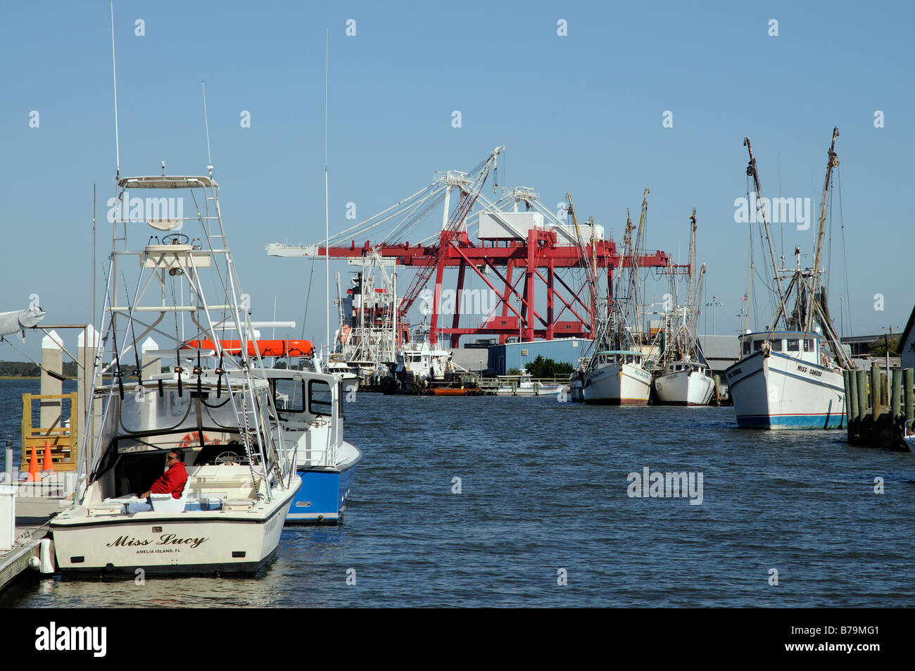 Fernandina Beach Harbour Amelia Island Florida USA. Navires de pêche et de commerce dans les ports. Banque D'Images