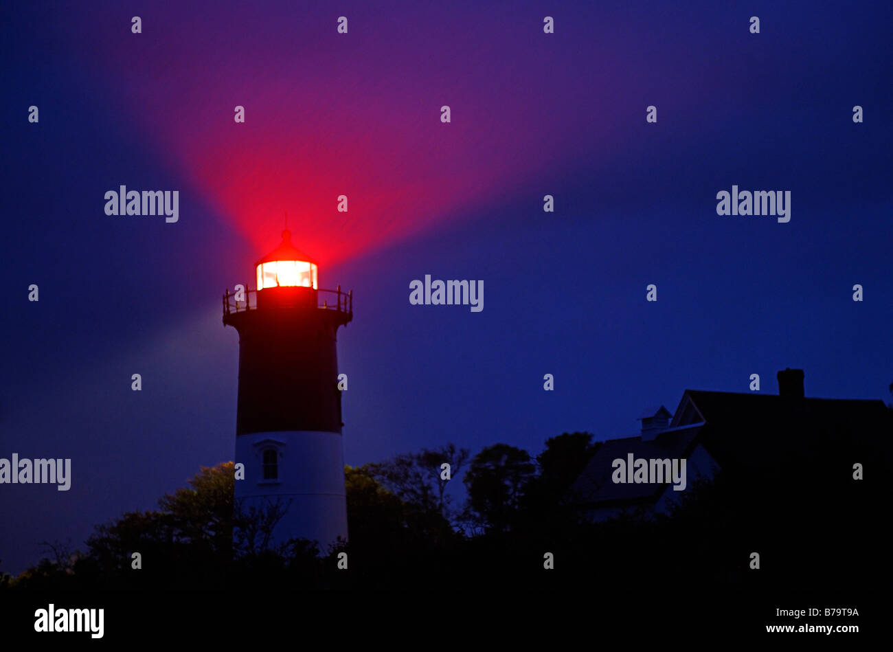 Nauset Light brille durant une nuit de tempête Cape Cod National Seashore Eastham Cape Cod, MA USA Banque D'Images