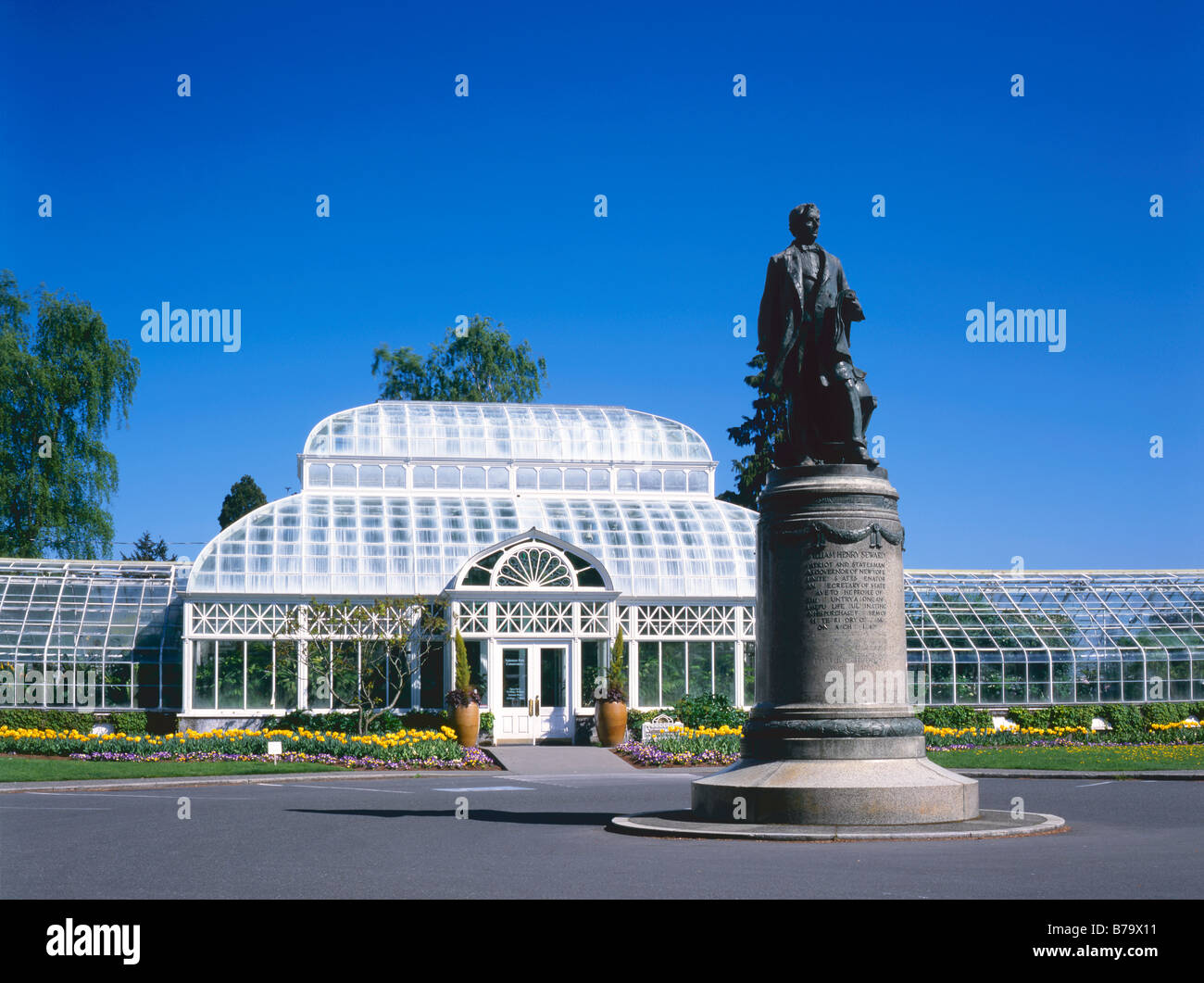 WASHINGTON - William Henry Seward statue et le Volunteer Park Conservatory à Seattle. Banque D'Images