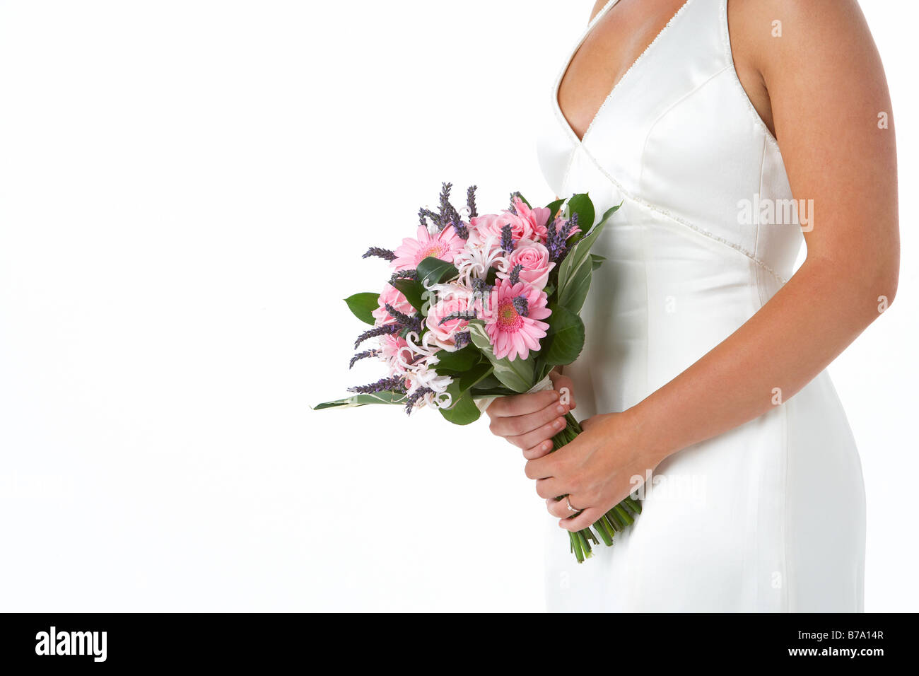 Bride Holding Bouquet de fleurs Banque D'Images