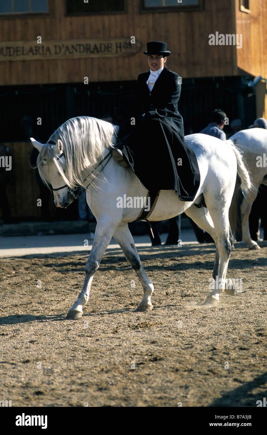 Equestrian dress Banque de photographies et d'images à haute résolution -  Alamy