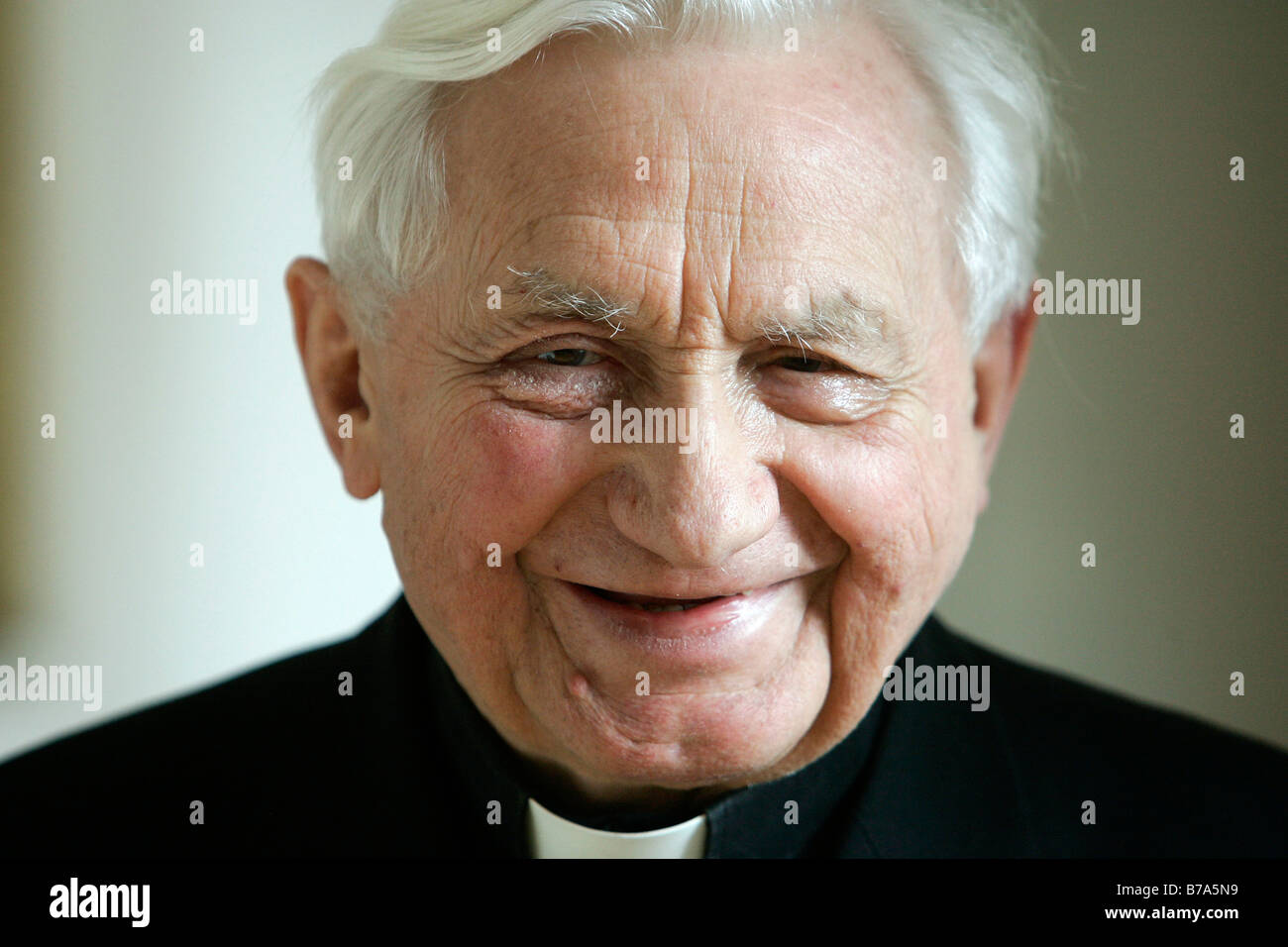 Maître des choristes Georg Ratzinger, frère du Pape Benedikt XVI, lors d'une conférence de presse le 08.12.2005 à Regensburg, Bava Banque D'Images