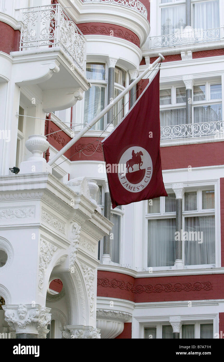 Saint James' Club avec drapeau à Londres, Angleterre, Grande-Bretagne, Europe Banque D'Images