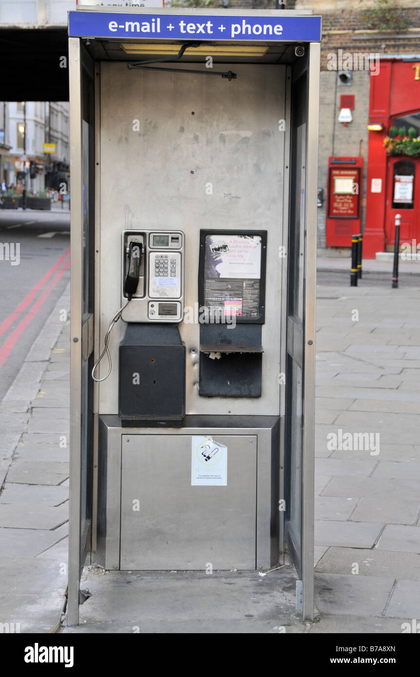 London téléphone offrant des boîtes e-mail, téléphone et service de texte Banque D'Images