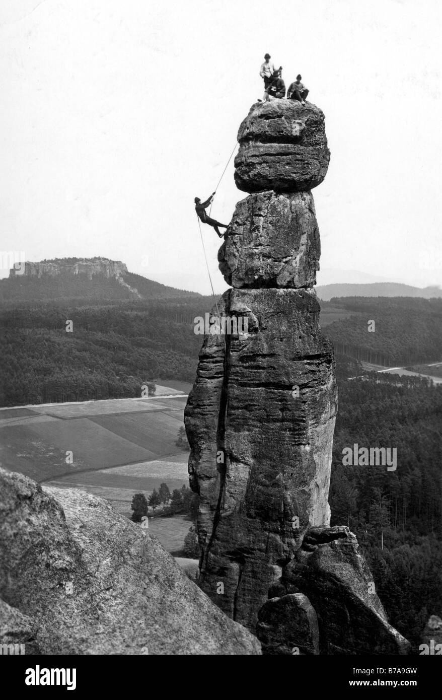 Photo historique, d'escalade dans le Jura souabe, Allemagne, ca. 1920 Banque D'Images