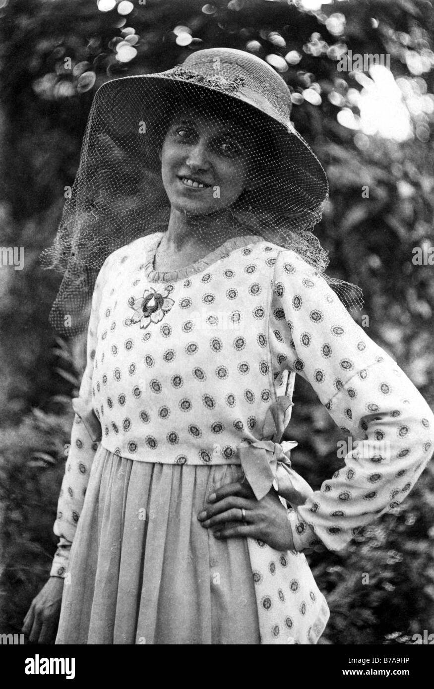 Photo historique, la femme à la protection contre les insectes, ca. 1940 Banque D'Images