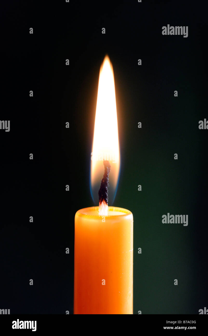 Flamme de bougie Banque de photographies et d’images à haute résolution Alamy