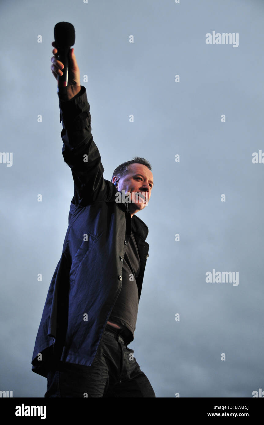 Jim Jerr de Simple Minds effectue lors d'un concert à Londres Banque D'Images