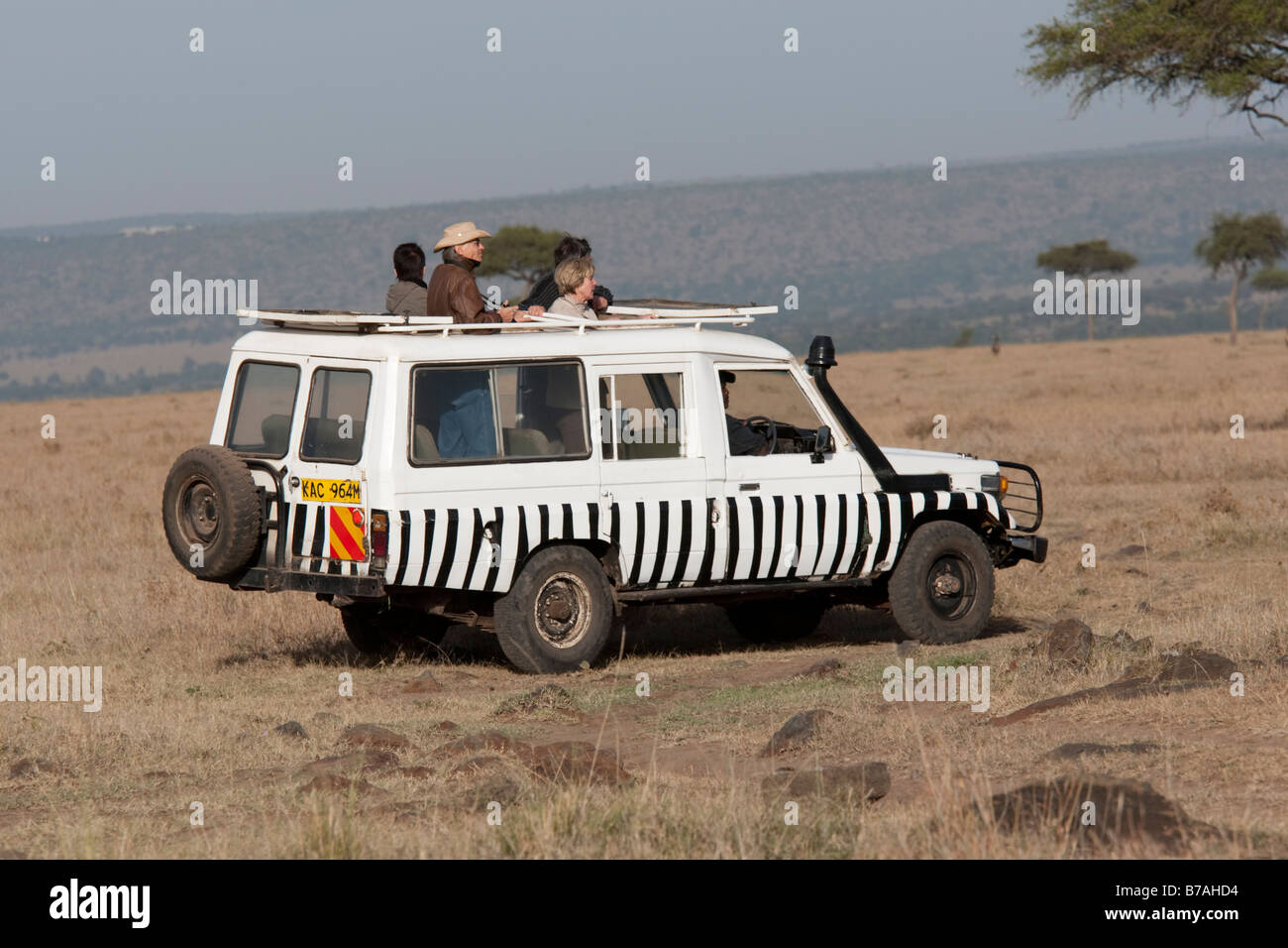 L'observation des touristes provenant des véhicules de réserve de Masai Mara au Kenya du Nord Banque D'Images