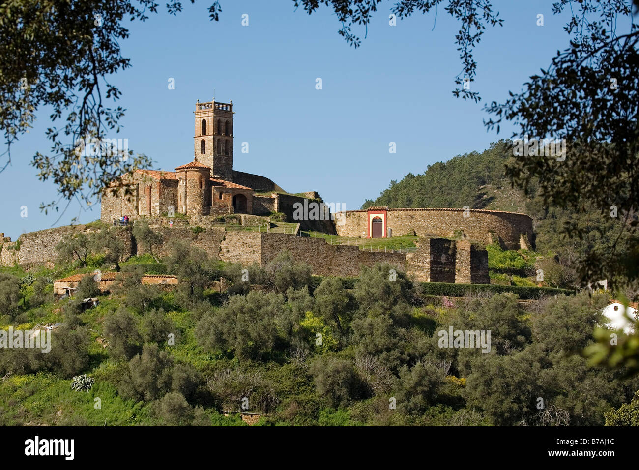 Mosquée Château Église Nuestra Señora de la Concepcion Almonaster la real Parc national Sierra de Aracena Huelva Andalousie Espagne Banque D'Images