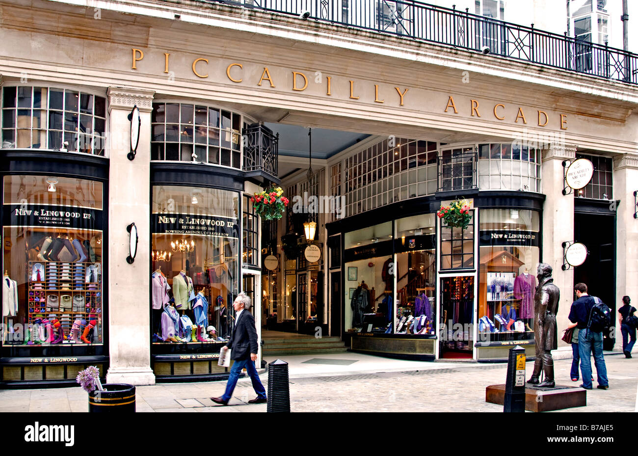Le Piccadilly Arcade passe entre Piccadilly et de Jermyn Street au centre de Londres. Banque D'Images
