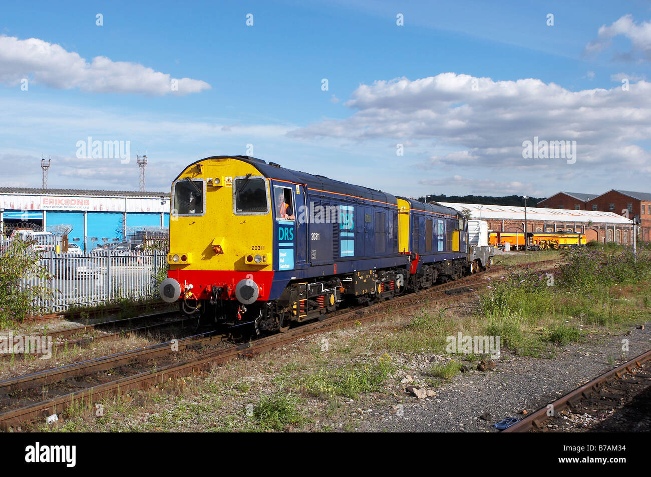 Deux classe DRS entre 20 écurie avec un train de déchets nucléaires à Worcester Shrub Hill. Banque D'Images
