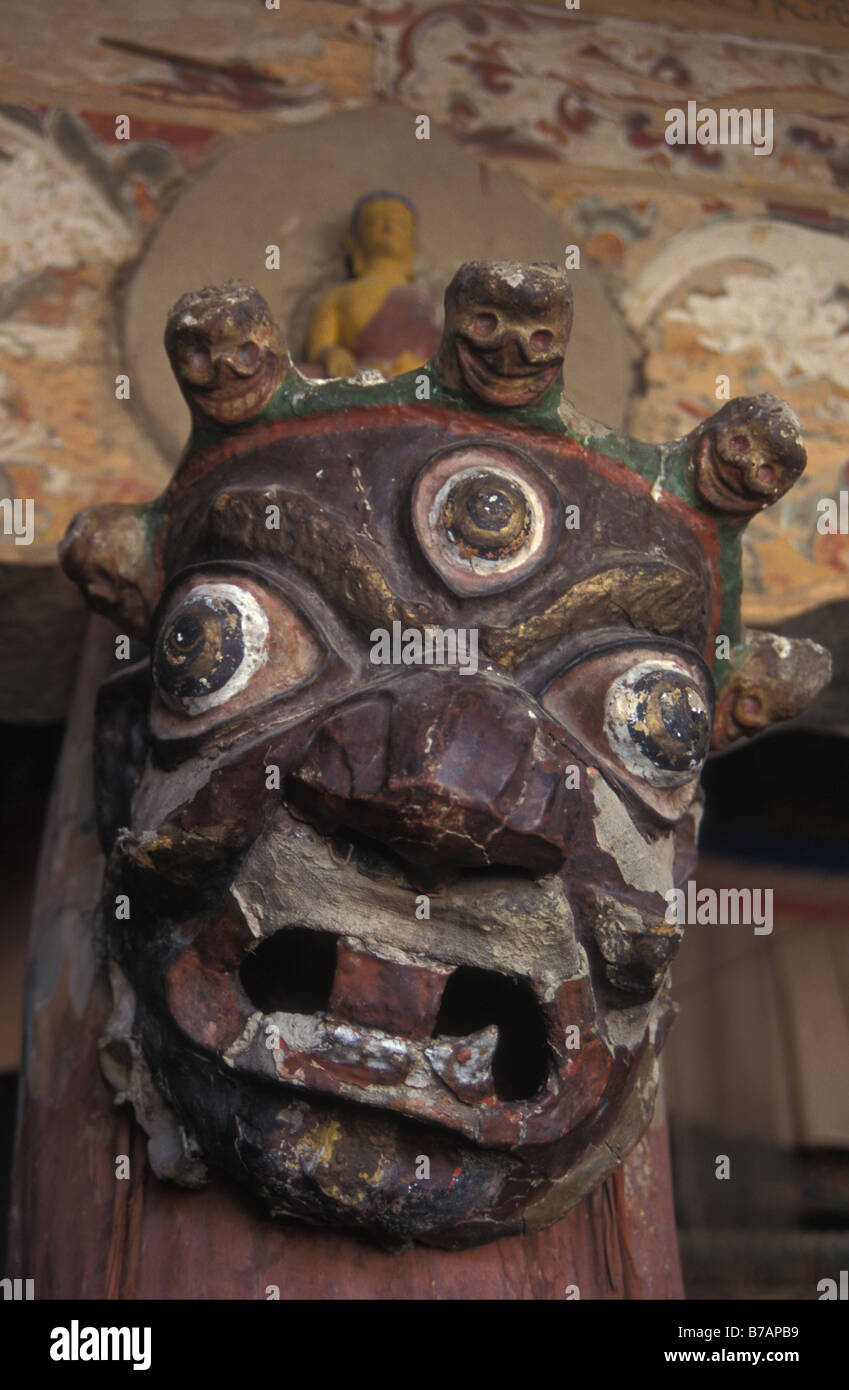 Masque de divinité Mahakala utilisés dans les danses traditionnelles de cham tibétain Bouddhisme Mahayana Tikse gompa Ladakh Jammu-et-Cachemire en Inde Banque D'Images