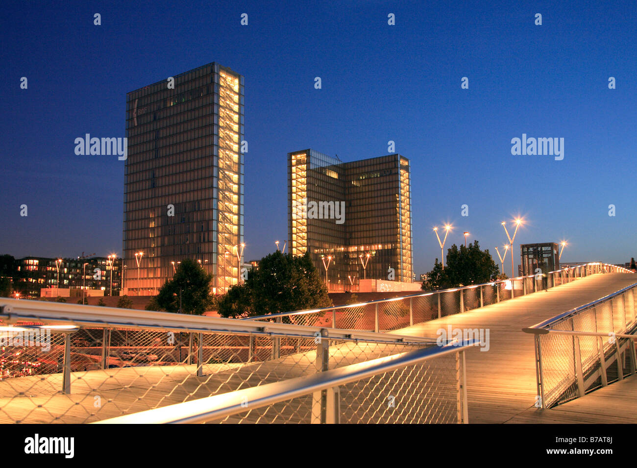 Bibliothèque François Mitterrand à Paris de nuit Banque D'Images