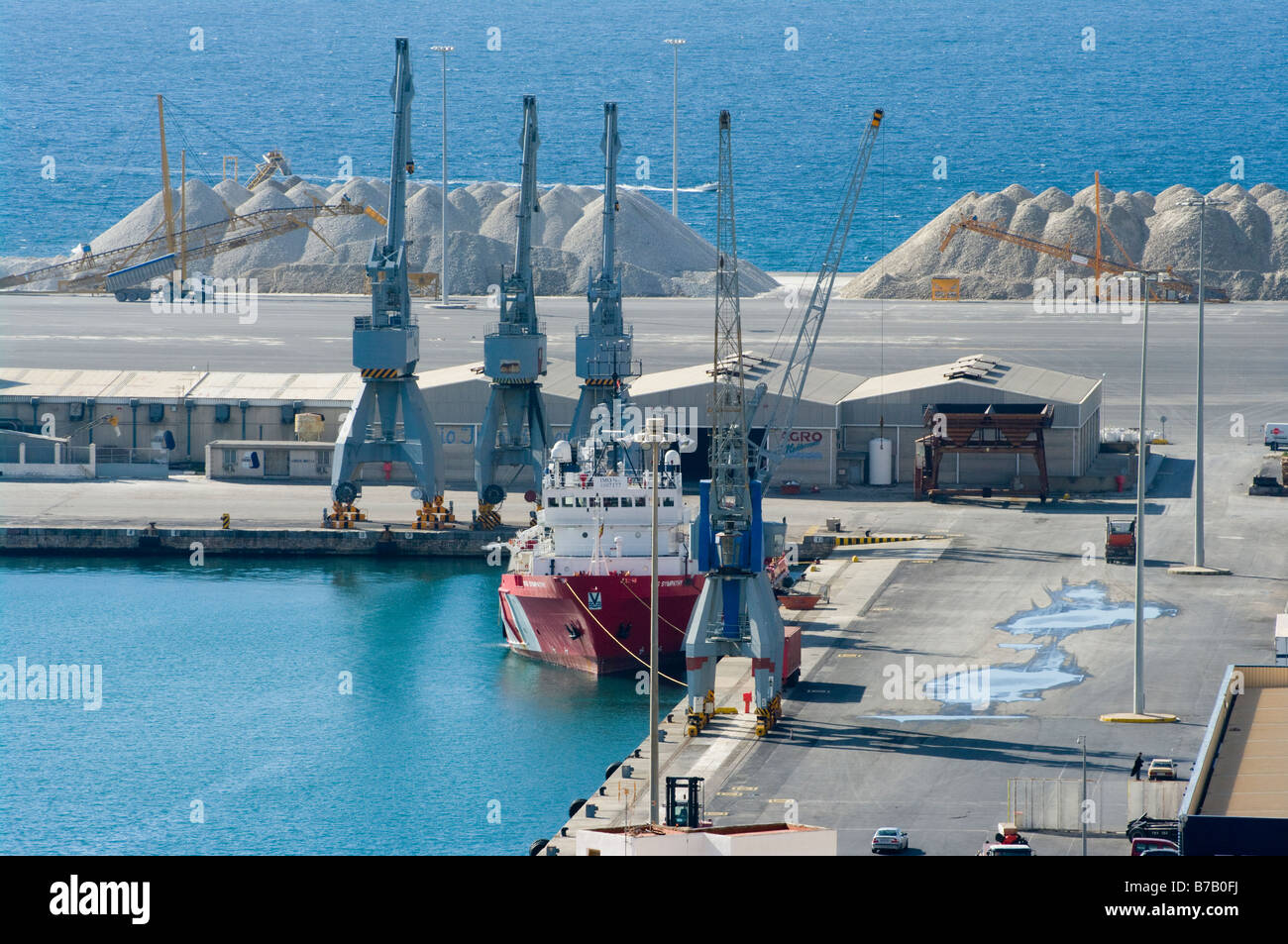 Navire amarré à quai au port de Almeria Espagne ports espagnols Banque D'Images