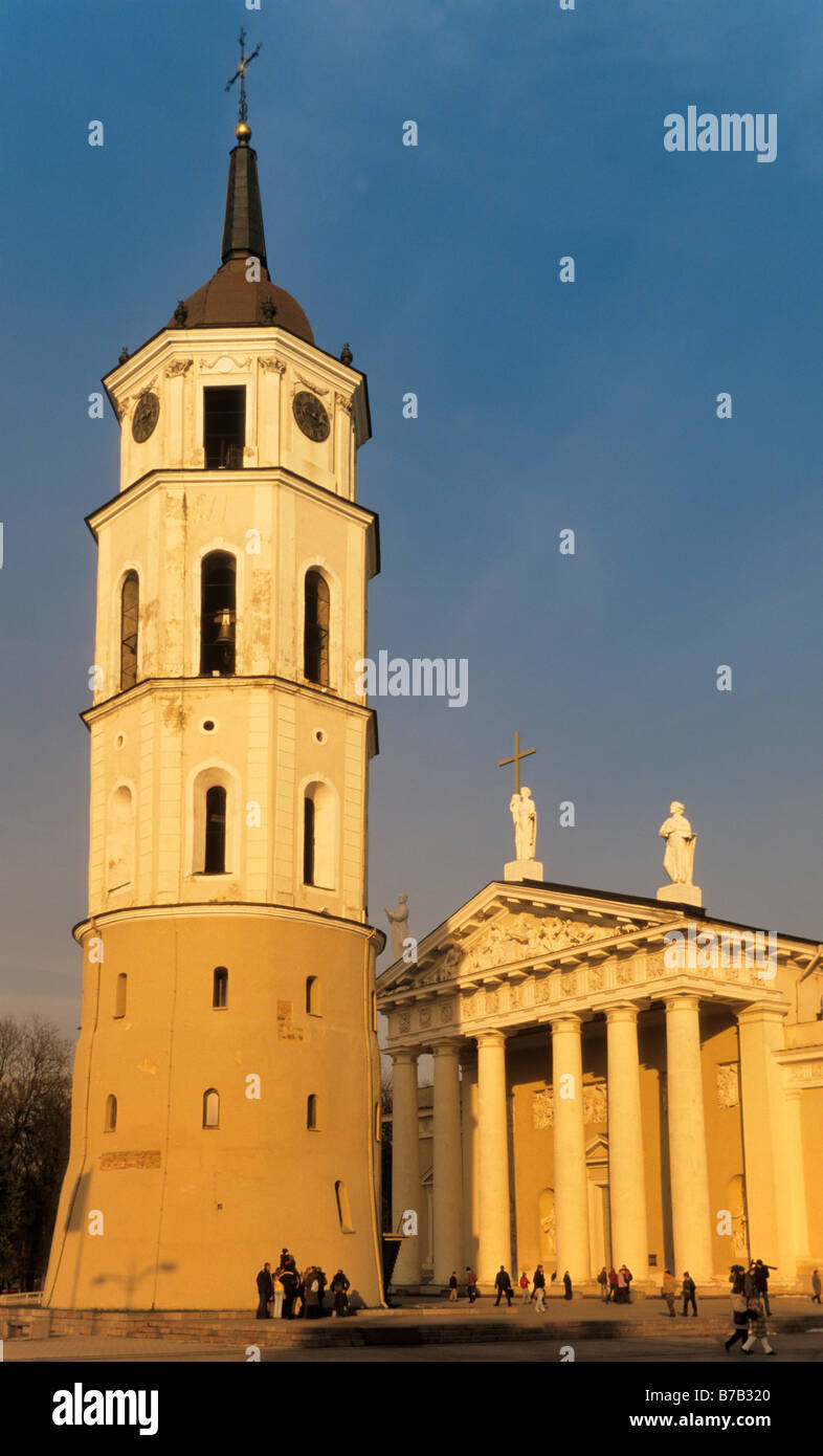 Cathédrale et beffroi de la place de la cathédrale à Vilnius Lituanie Banque D'Images