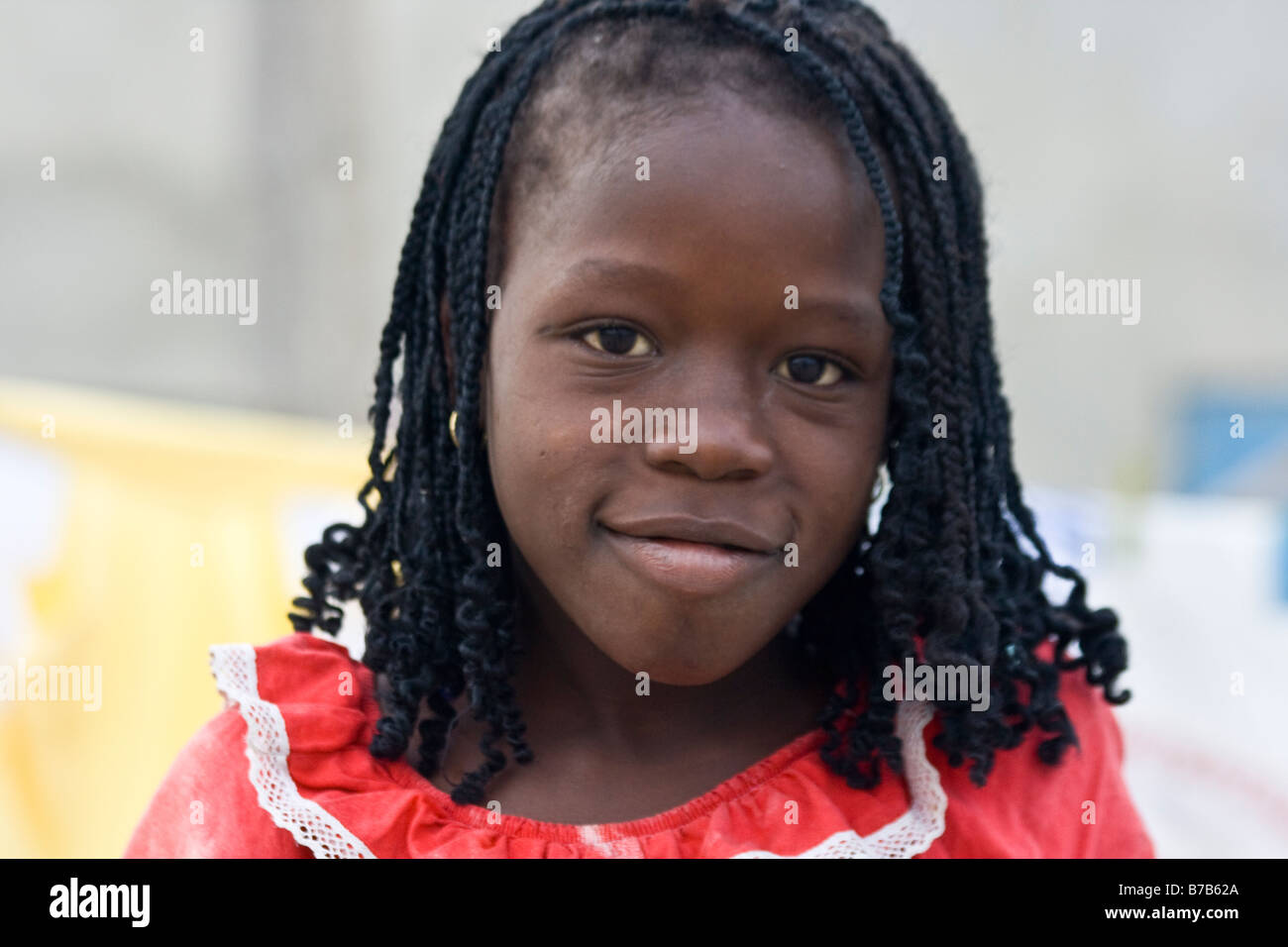 Fille sénégalaise à St Louis au Sénégal Afrique de l'Ouest Banque D'Images