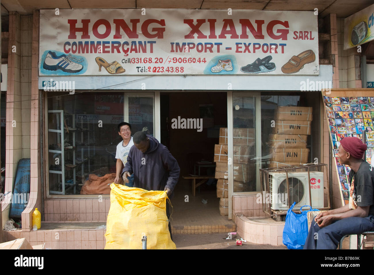 Importation chinois Shoe Company à Bamako Mali Banque D'Images