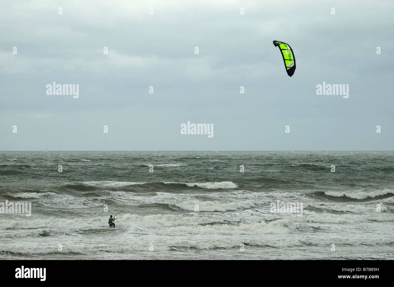 Le kitesurf, Ynyslas, Borth, Ceredigion, pays de Galles Banque D'Images