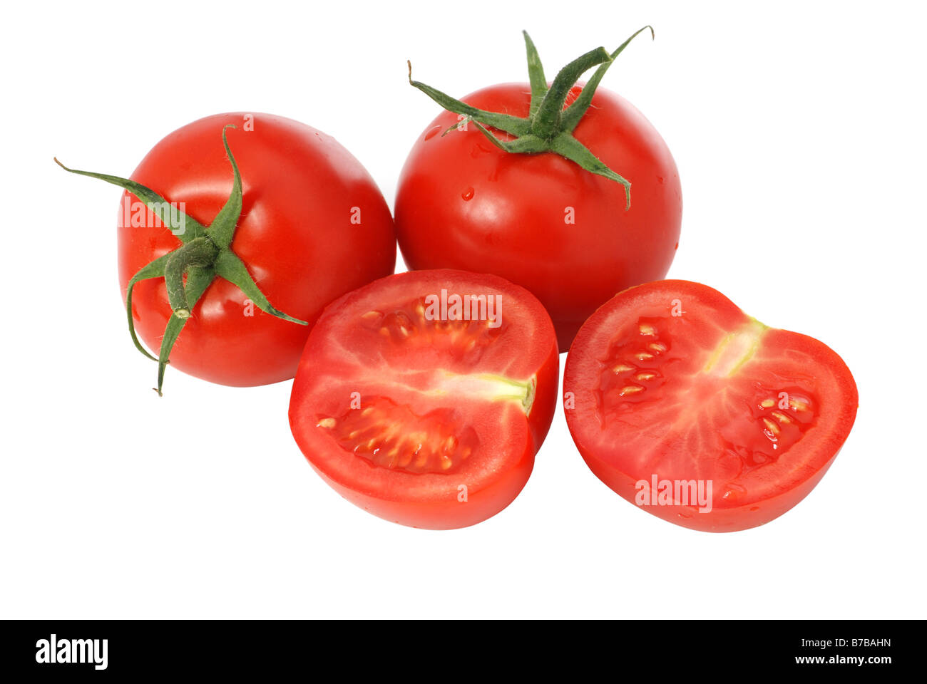 Couper la tomate Il est isolé isolé sur un fond blanc un légumes mûrs Banque D'Images