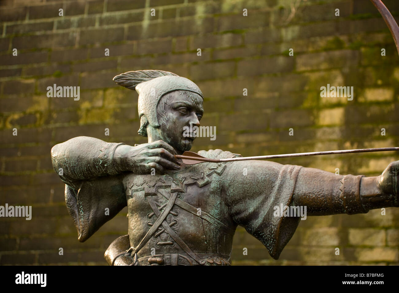 Détail de la statue de Robin des Bois à l'extérieur du château de Nottinghamshire, Angleterre Banque D'Images