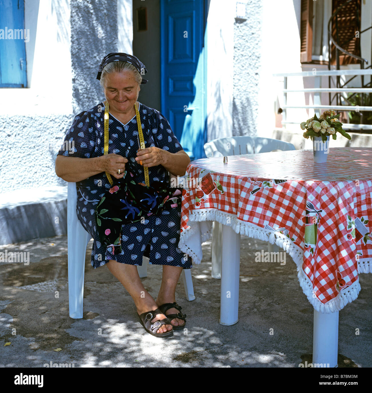 Vieille dame Patmos Iles grecques Grèce Hellas Banque D'Images