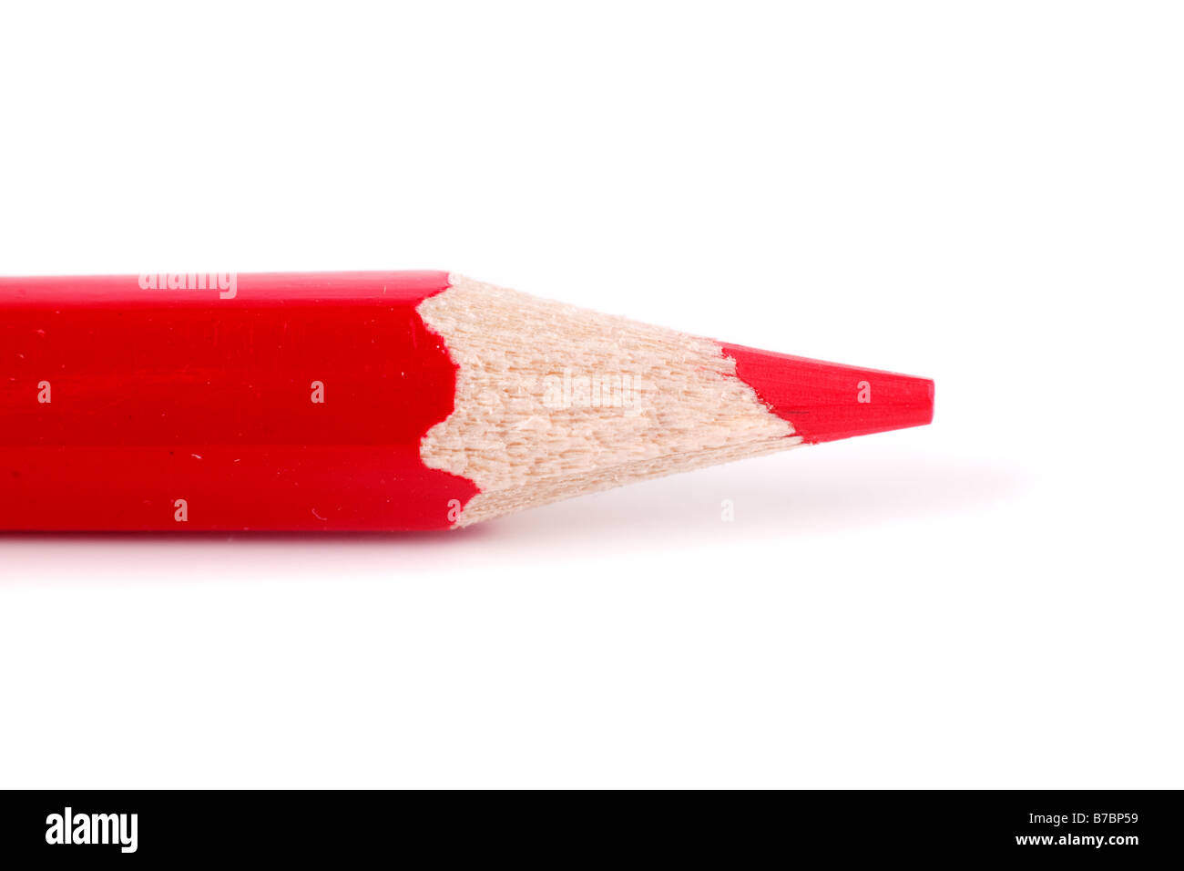 Couleur crayon rouge macro extrême isolated on white Banque D'Images