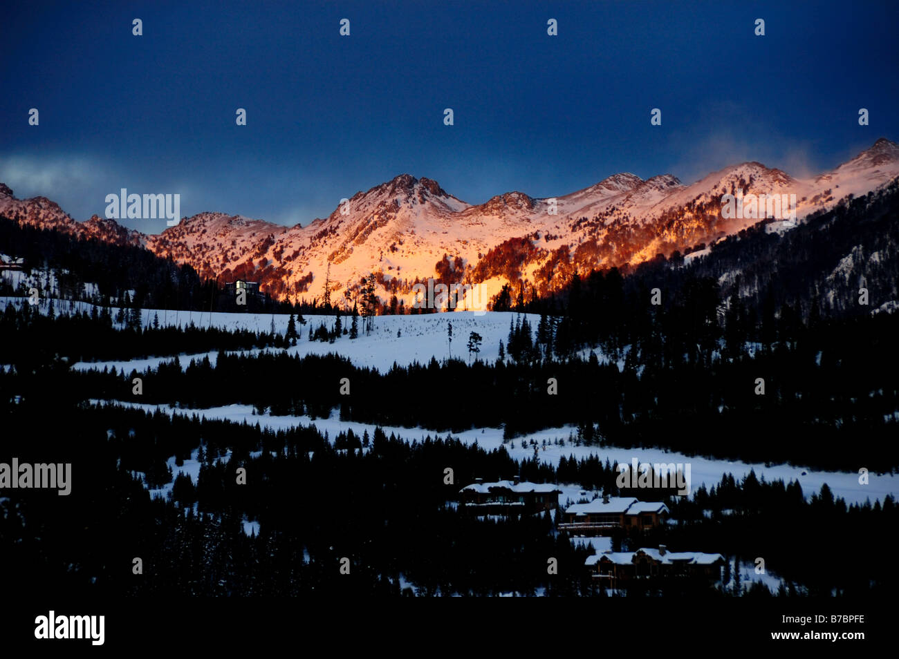 Rocky Mountain le coucher du soleil. Le Montana, USA. Banque D'Images
