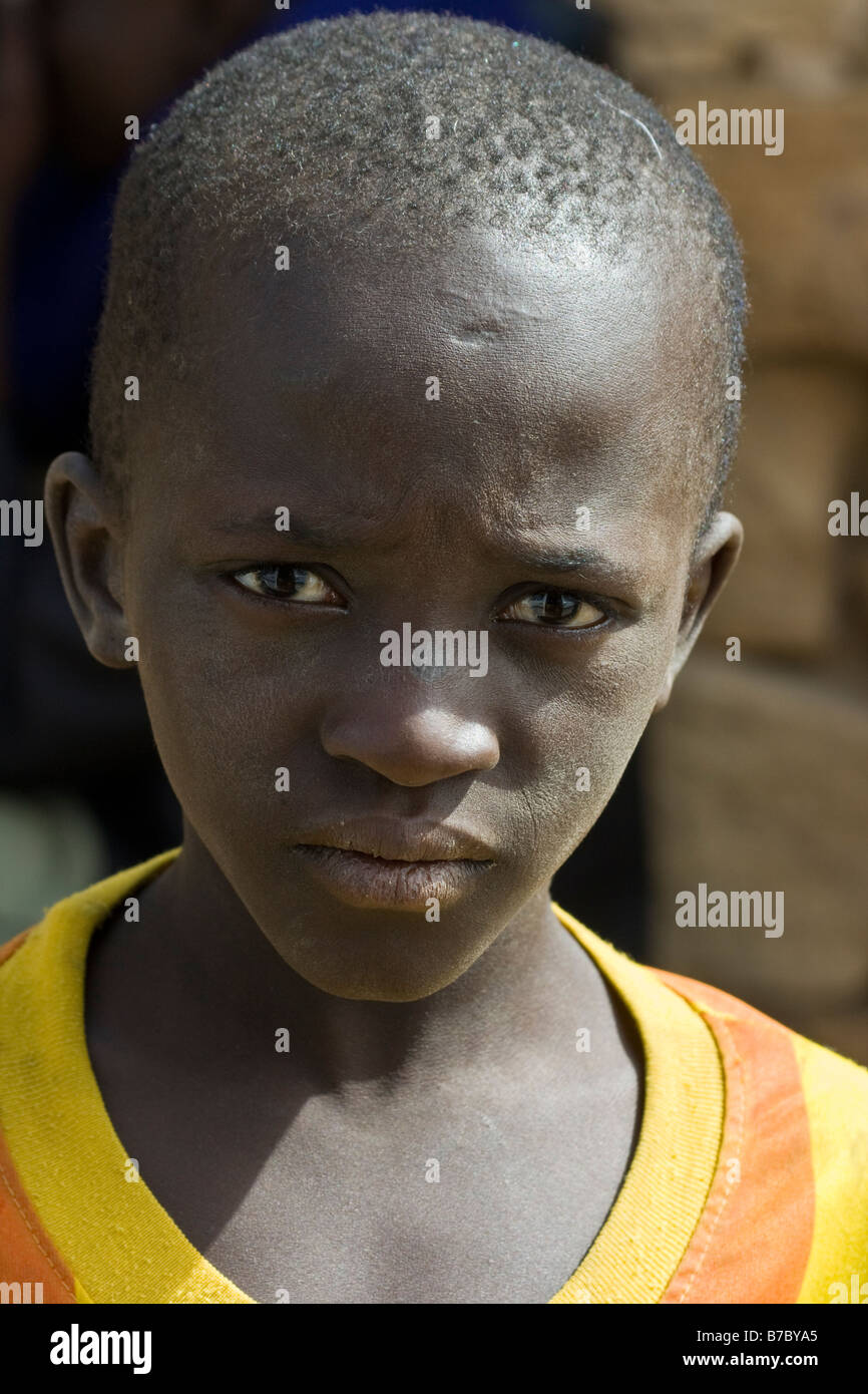 Garçon Dogon dans le village de Sanga en Pays Dogon au Mali Banque D'Images
