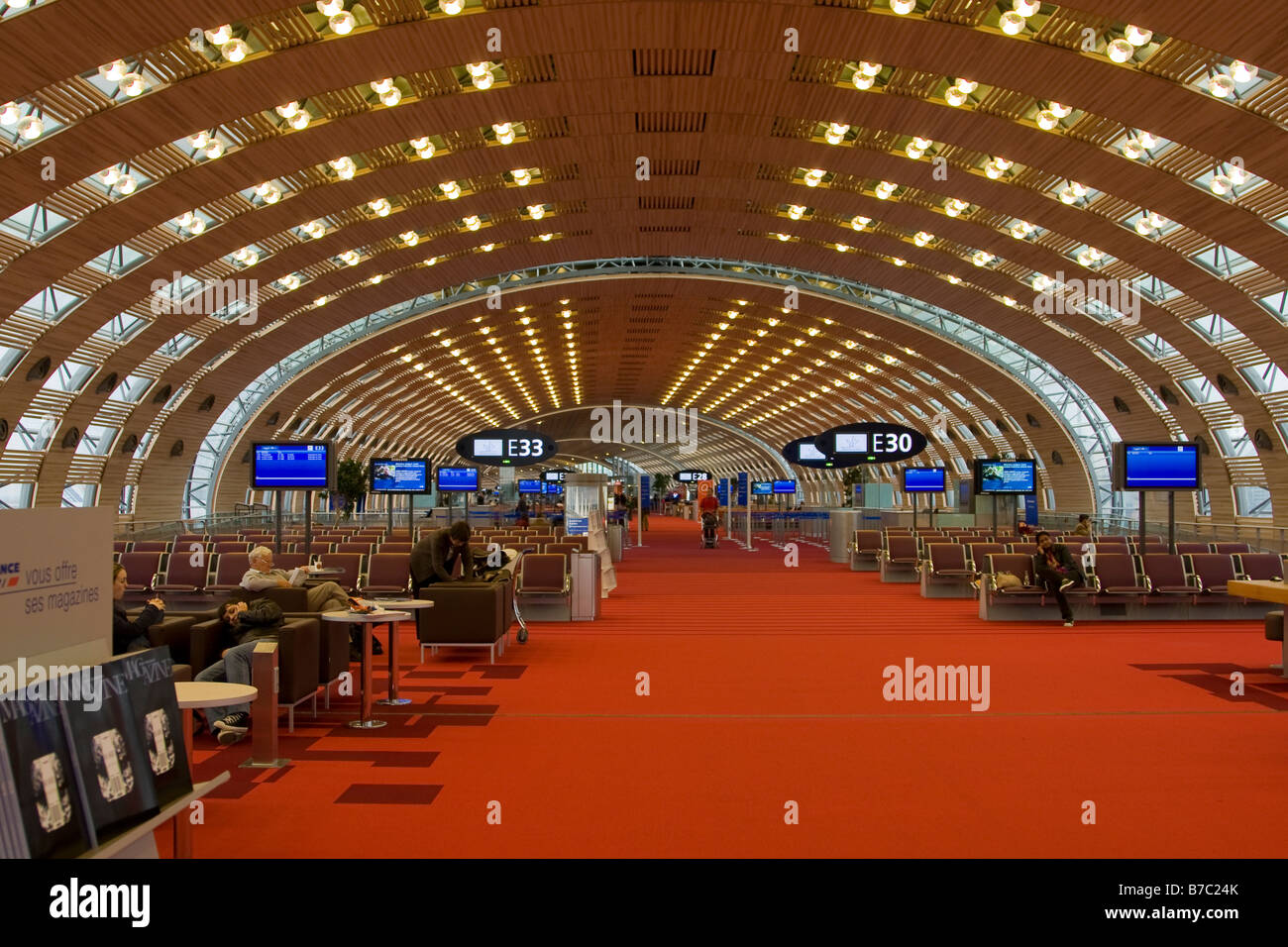 Salon d'embarquement de l'Aéroport Paris Charles de Gaulle Banque D'Images