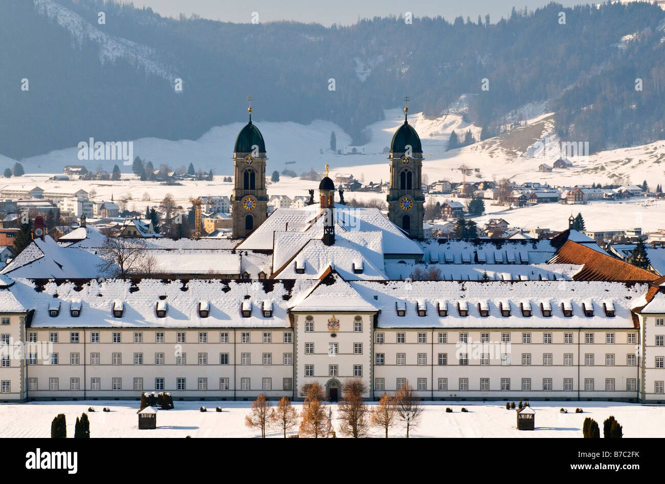 Monastère bénédictin à Einsiedeln dans le canton de Schwyz Suisse. Le plus grand sanctuaire de pèlerinage du pays Banque D'Images
