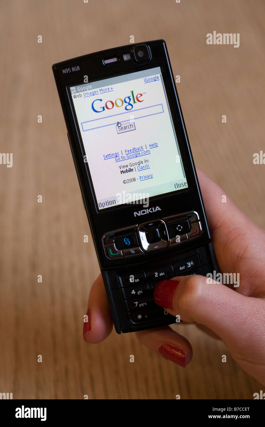 Google sur téléphone Nokia Banque D'Images