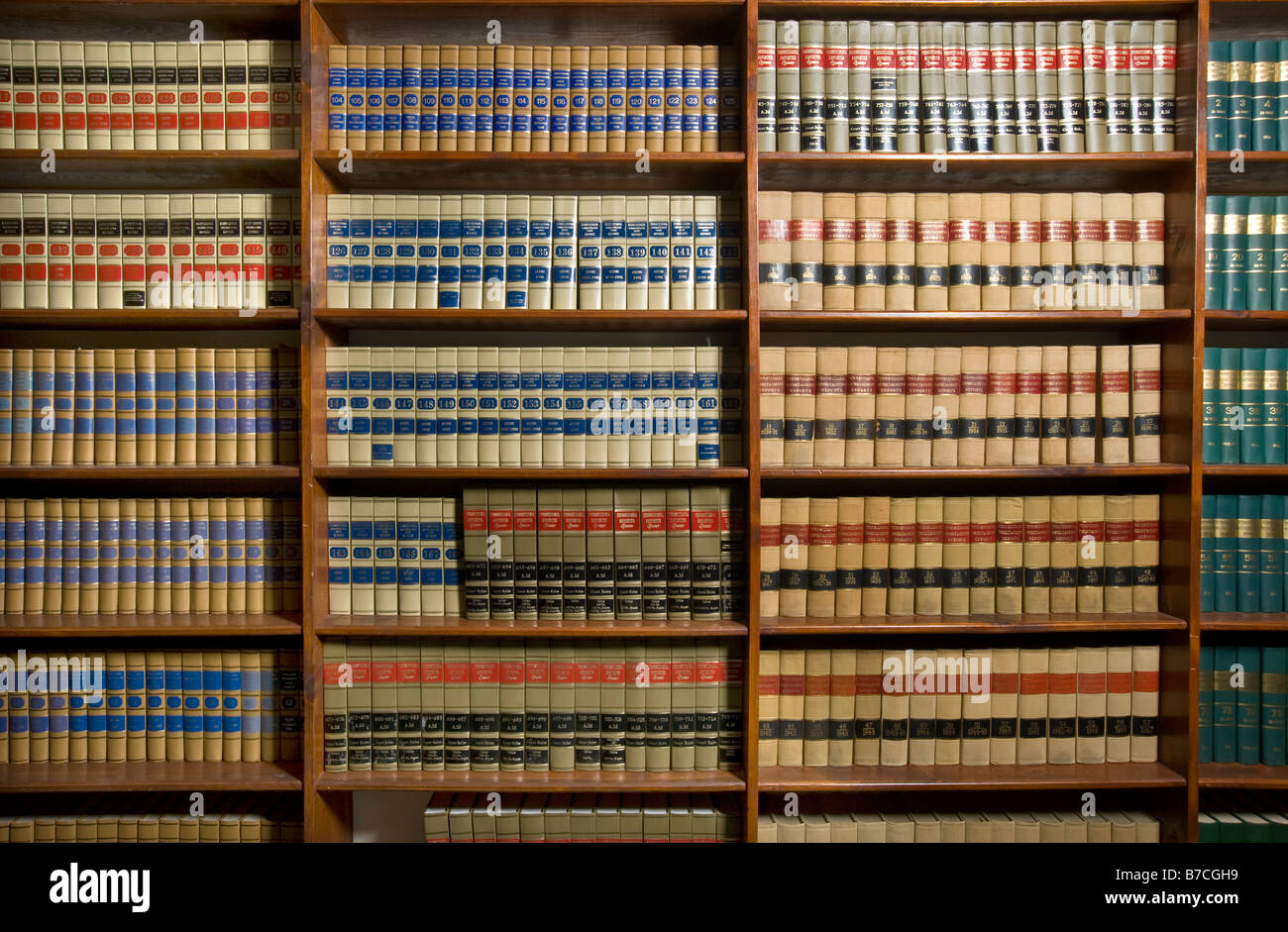 Law Library Close Up Detail de livres sur des étagères Banque D'Images