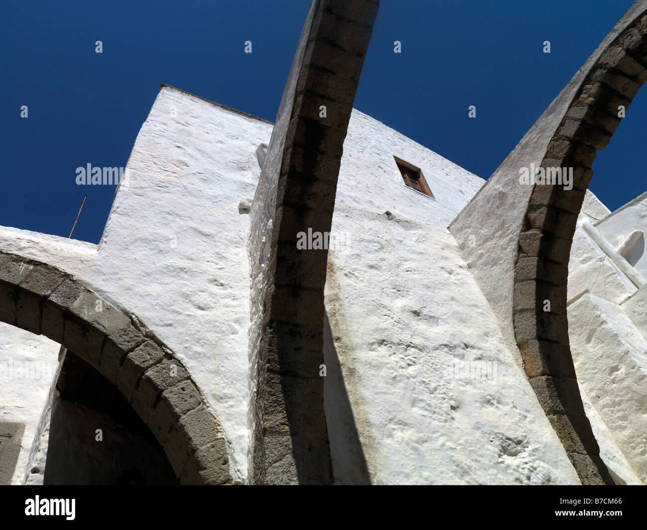 Arches au monastère de St Johns Chora Patmos Grèce Commémore le lieu où Saint John de Patmos a composé son L'Évangile et l'Apocalypse Banque D'Images