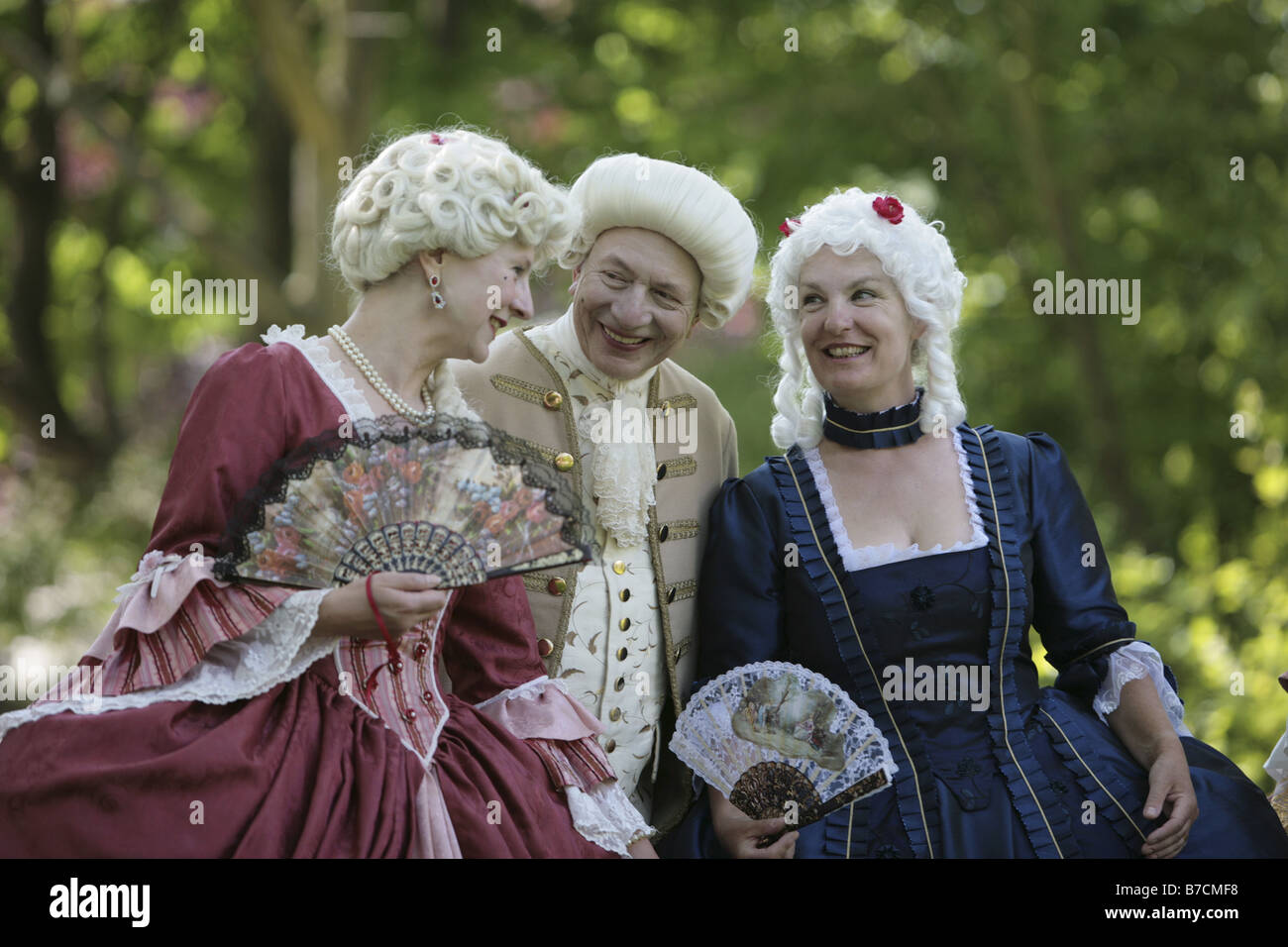 Courtisan servile chuchotant dans la période baroque, l'Allemagne, la Saxe, Zwickau Banque D'Images