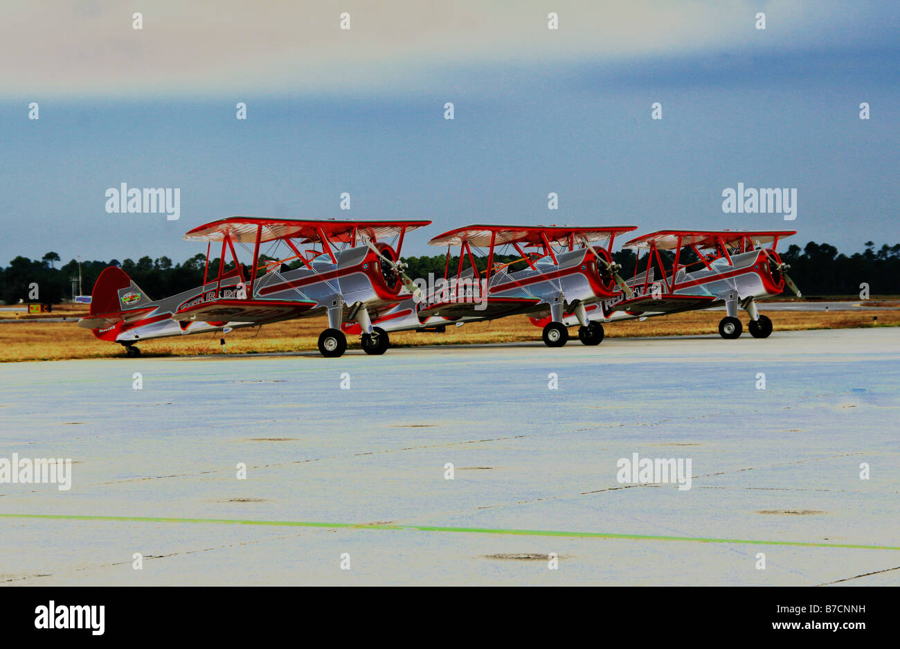 3 old fashioned red baron des avions à hélice type alignés sur ligne de vol à air show Pensacola NAS Banque D'Images