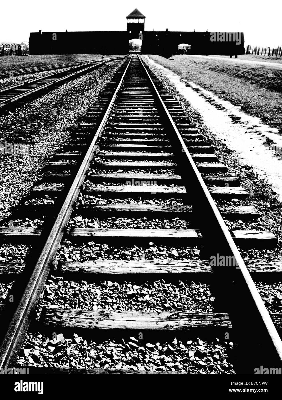 Voies ferrées se terminant dans le camp de concentration d'Auschwitz II - Birkenau, Auschwitz, Pologne Banque D'Images