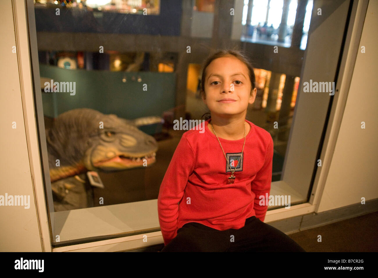 T Rex et de l'enfant au centre des sciences de St Louis Banque D'Images