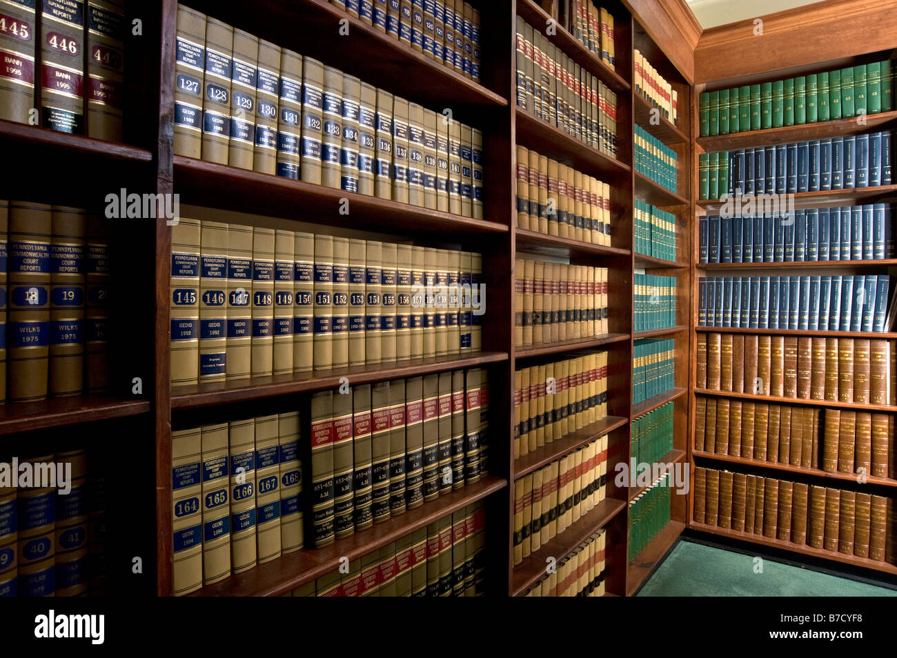 Law Library Close Up Detail de livres sur des étagères Banque D'Images