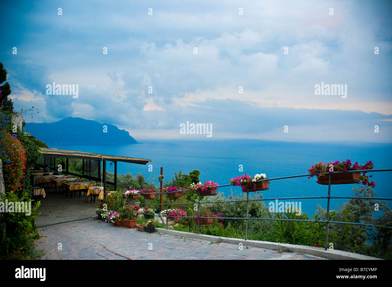 Vue panoramique de la terrasse donnant sur la mer Banque D'Images