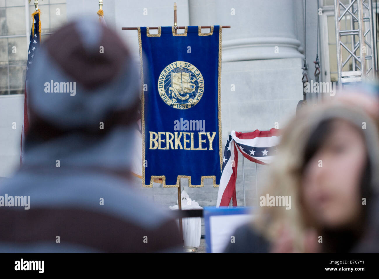 La bannière de l'Université de Californie à Berkeley durant l'événement 2009 Barack Obama inauguration à Sproul Plaza. Banque D'Images