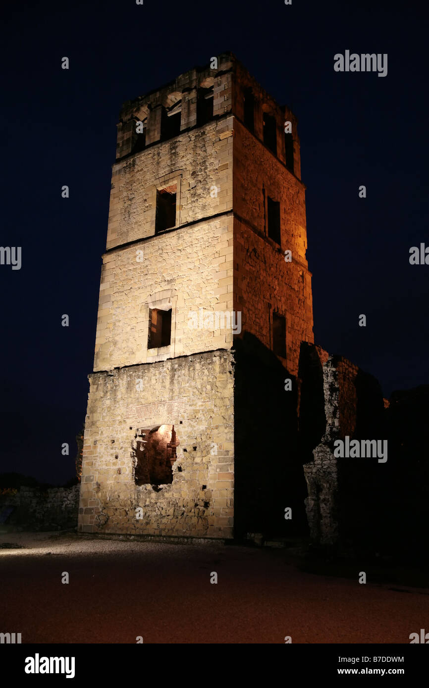 Panama la Vieja ou Panamá Viejo (Vieux Panama) ruines sur une vue nocturne. La ville de Panama, Panama. Banque D'Images