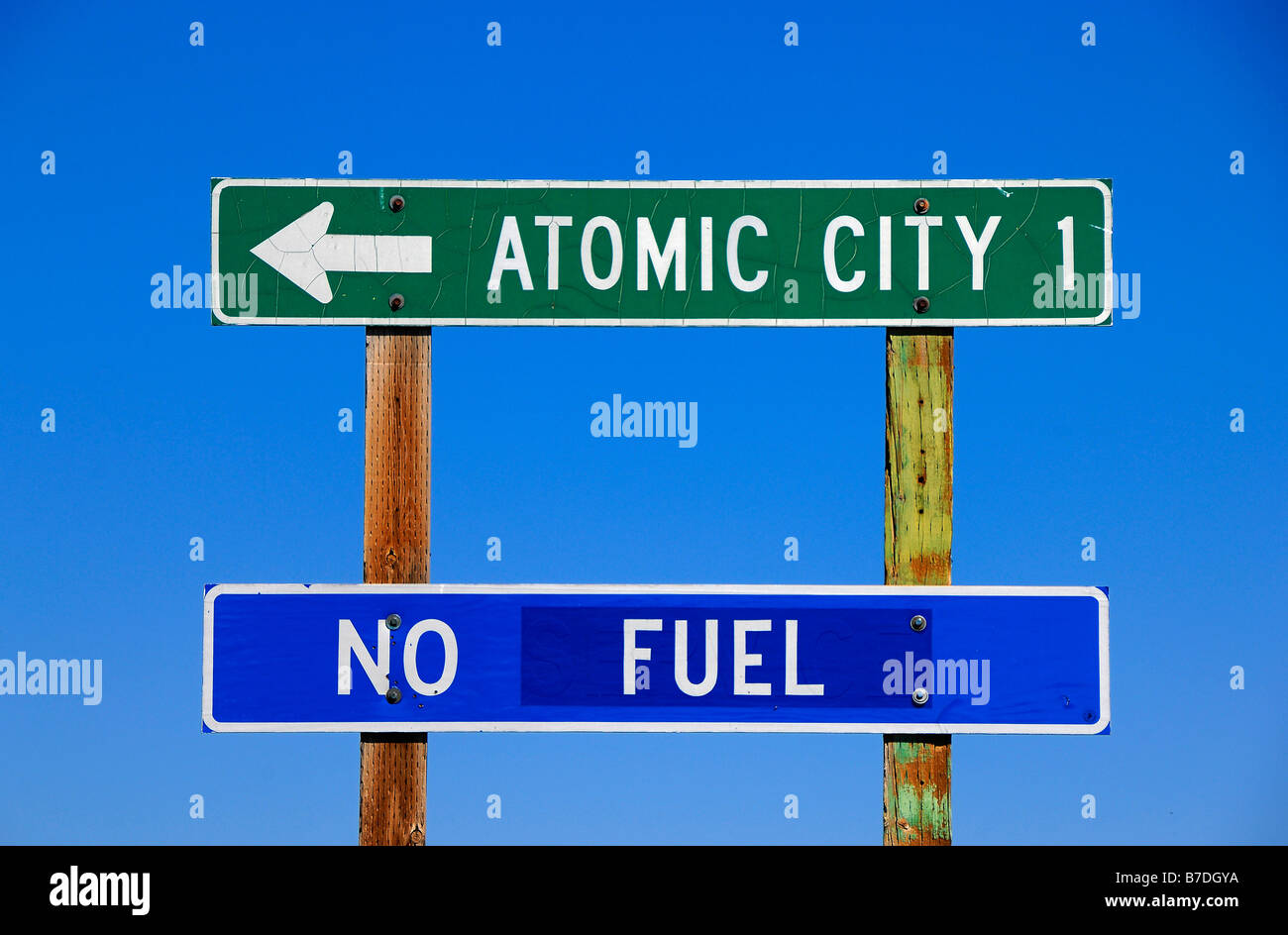 Humour panneau routier près de la ville de ville atomique en Idaho, États-Unis d'Amérique Banque D'Images