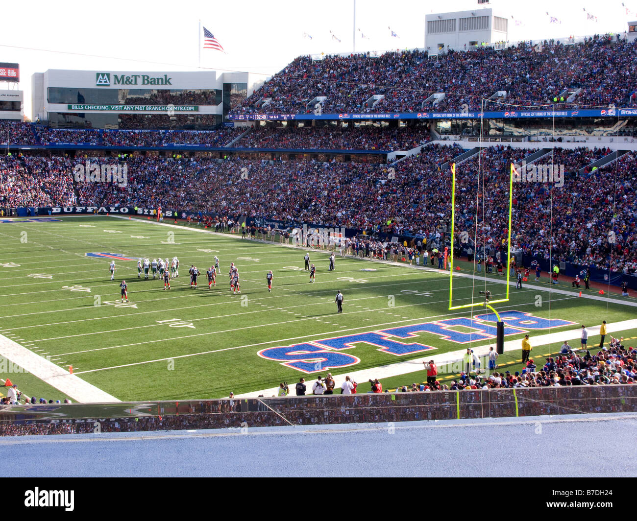 L'équipe de NFL Bills de Buffalo jouent à domicile contre les Giants de New York à une foule à capacité stade Ralph Wilson Buffalo New York State USA Banque D'Images